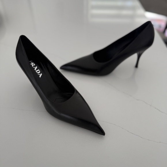 Prada Leather Pumps Contemporary Pointed To Elegant Shoes Heels Size 40.5 - Picture 5 of 11